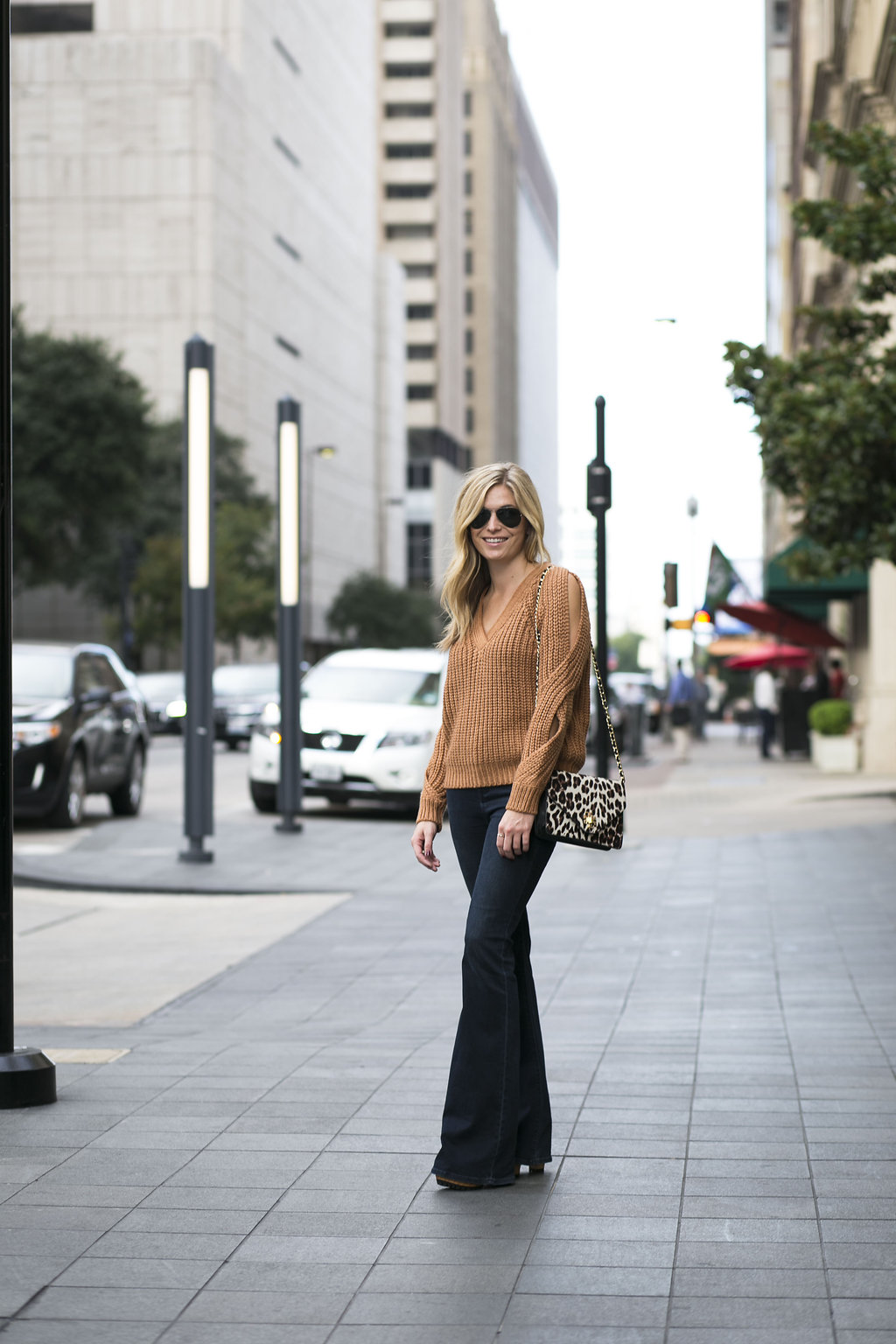 CHUNKY COLD SHOULDER SWEATER