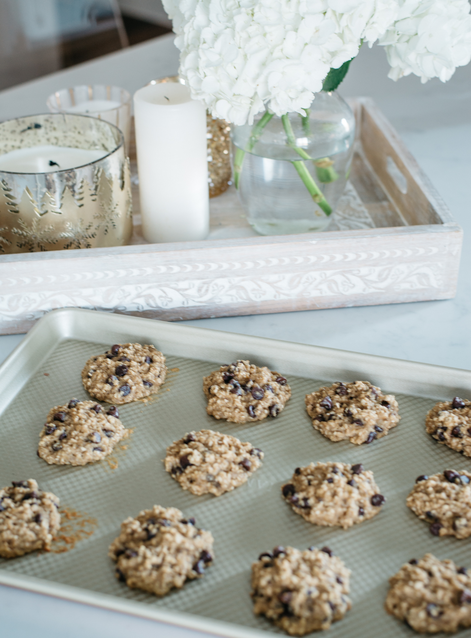 BANANA CHOCOLATE CHIP OATMEAL COOKIES